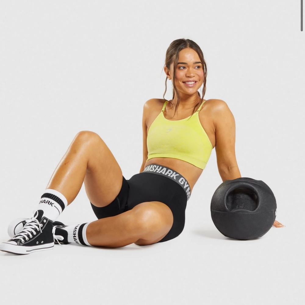 GymShark Flex Strappy Sporta Bra - Glitch Yellow - Size Medium